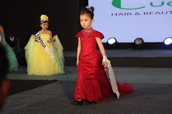 Vẻ đáng yêu của cô nhóc 5 tuổi người Việt vừa được phong "Công chúa châu Á"
