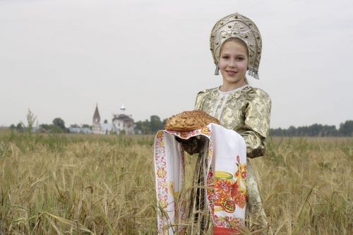 Tại sao người Nga đón khách với bánh mì và muối?