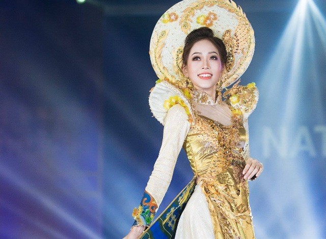 Đại diện Việt Nam đã có phần trình diễn Trang phục dân tộc toả sáng 