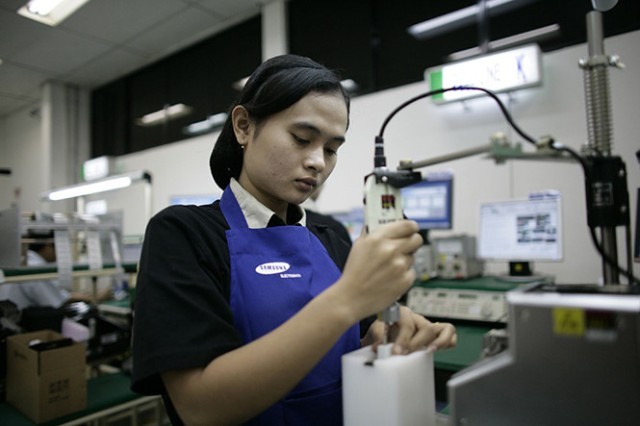 Một trong hai nhà máy sản xuất smartphone của Samsung ở Trung Quốc sắp đóng cửa. Ảnh: Reuters