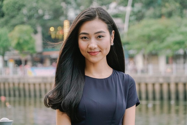 Mỹ nhân Hoa hậu Việt Nam trong vai MC bản tin VTV