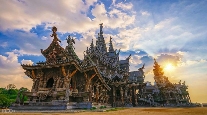 Ngôi đền mãi dang dở ở Thái Lan