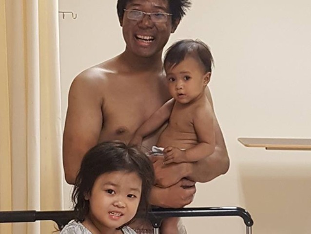 Chồng và hai con của chị Dan Nguyen.