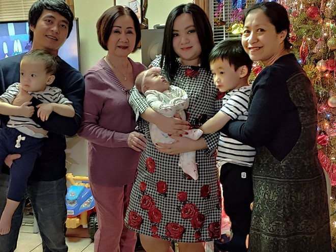 "Bé" Xuân Mai sinh con trai thứ 3 sau 3 năm kết hôn ở Mỹ