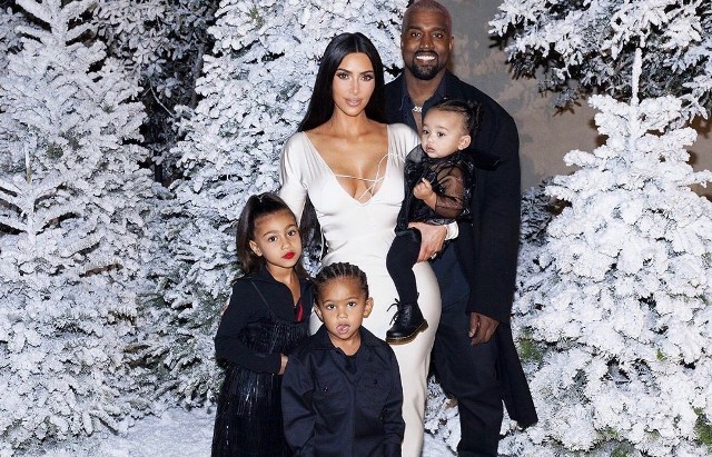 Đi giày giá cao ngất, con gái 5 tuổi của Kim Kardashian xứng danh rich kid sang chảnh nhất Hollywood