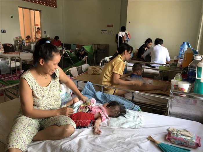 Bệnh nhi mắc bệnh sởi đang điều trị tại Bệnh viện Nhi đồng 2 Thành phố Hồ Chí Minh. Ảnh: Đinh Hằng/TTXVN.