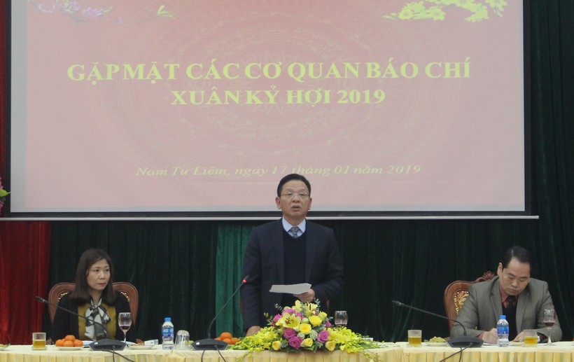 Ông Trần Đức Hoạt - Phó Bí thư Quận ủy, Chủ tịch UBND quận Nam Từ Liêm phát biểu tại buổi gặp mặt báo chí