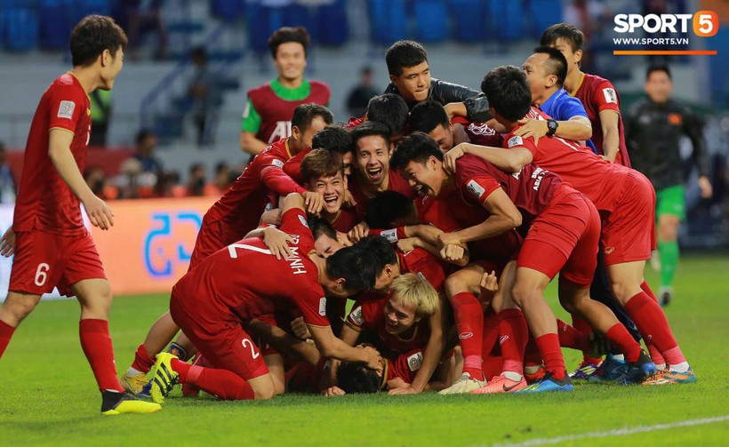 Bộ trưởng Bộ Văn hóa cảm ơn người hâm mộ bóng đá Việt Nam