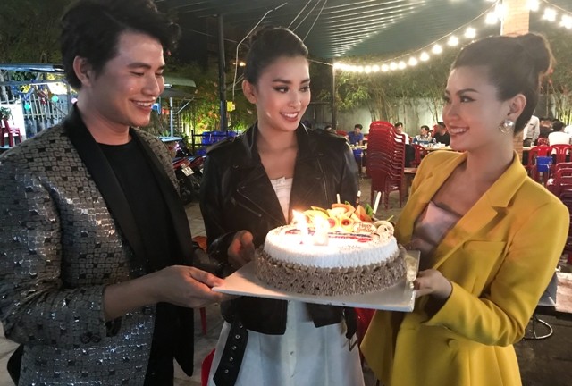 Á hậu Diễm Trang bất ngờ được Hoa hậu Tiểu Vy tổ chức sinh nhật ở nơi xa