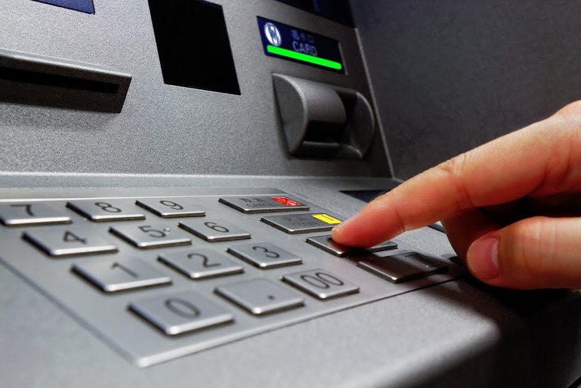 Xử phạt nếu để máy ATM thiếu tiền trong dịp Tết