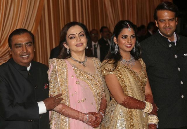 Nhà giàu nhất Ấn Độ linh đình chuẩn bị đám cưới cho con trai trưởng