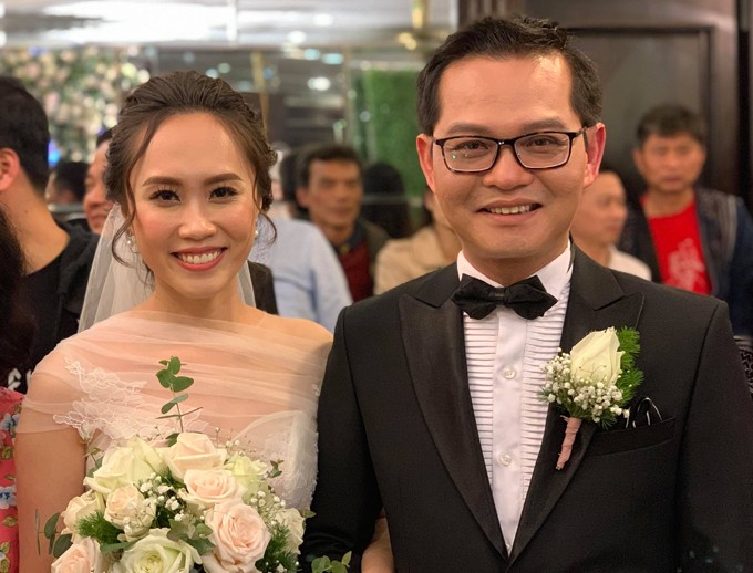 NSND Trung Hiếu và vợ kém 19 tuổi làm tiệc cưới tại quê nhà Thái Bình
