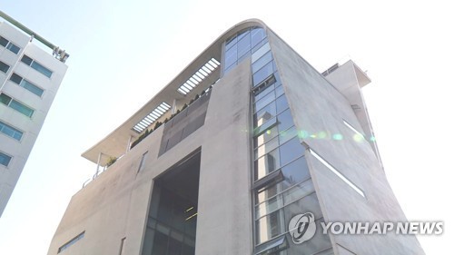 100 điều tra viên đồng loạt ập vào trụ sở chính YG Entertainment, tiến hành cuộc điều tra đặc biệt 