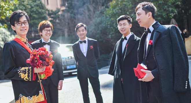 Thiếu gia Trung Quốc tặng Rolls-Royce triệu USD mừng cưới MC xinh đẹp