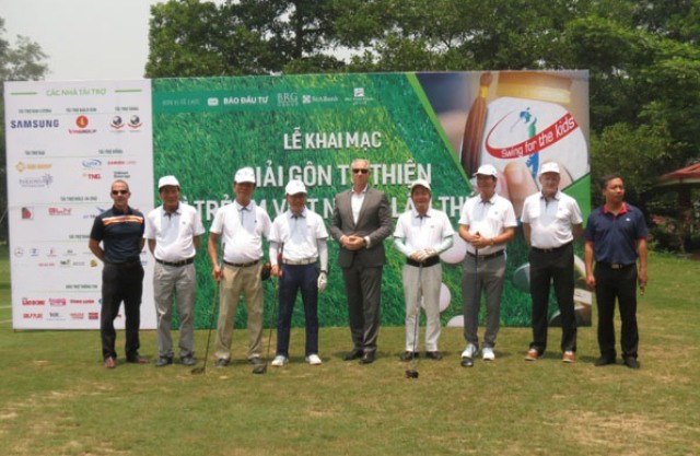 Giải thi đấu golf “Vì trẻ em Việt Nam” thu được số tiền lớn làm từ thiện