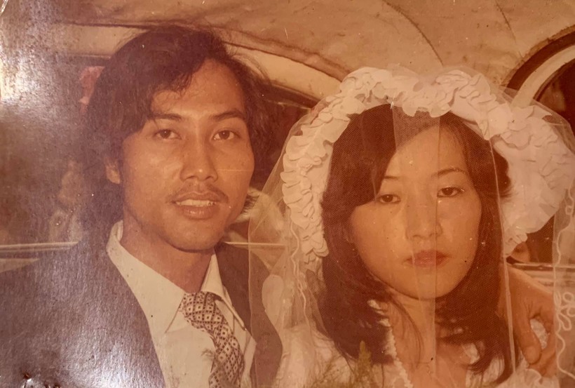 Ảnh cưới của bố mẹ Diễm My 9X.