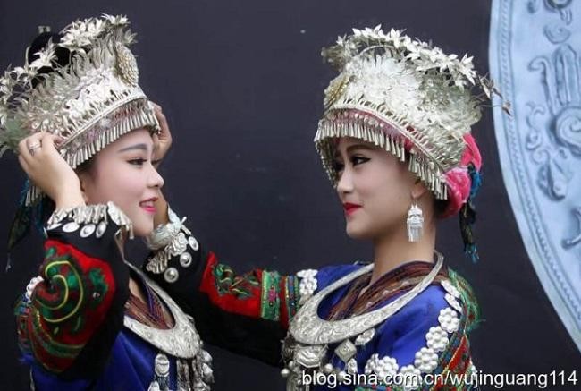 Nhan sắc “hoa nhường nguyệt thẹn” của các cô gái dân tộc thiểu số Trung Quốc 