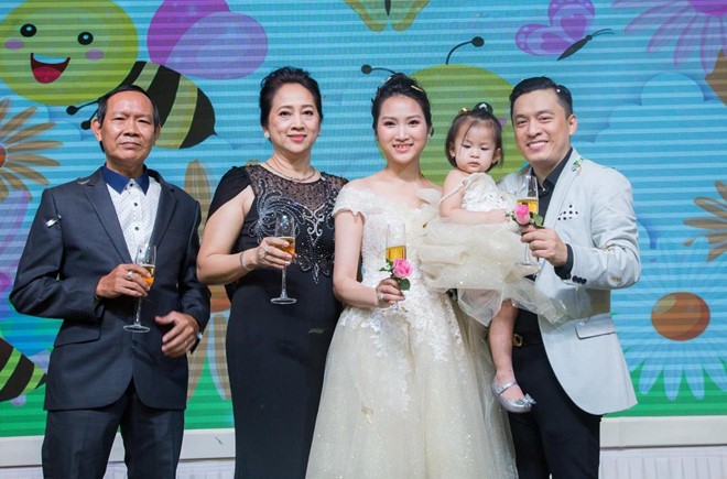 Vợ 9X của Lam Trường chính thức lên tiếng về tin đồn hôn nhân rạn nứt