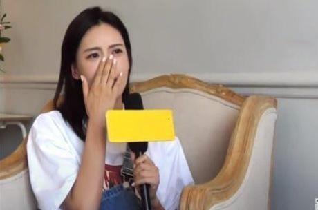Sao nữ Trung Quốc khóc nức nở, muốn bỏ nghề vì bị la ó khi dự Cannes