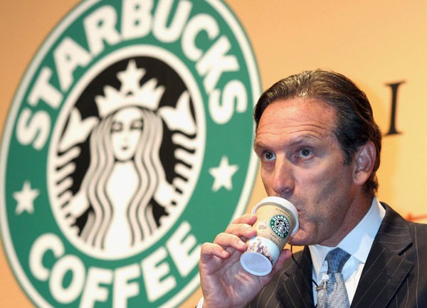 Cựu CEO Starbucks: Từ kẻ nhặt rác, phải bán máu kiếm tiền tới tỷ phú cà phê