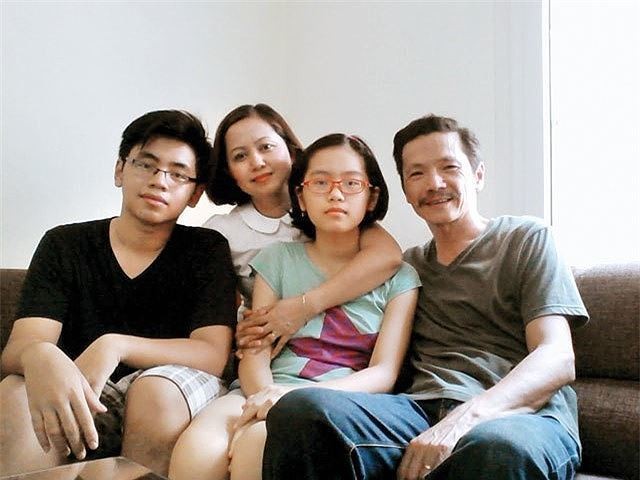 Gia đình giấu kín ít biết của ông bố quốc dân Trung Anh phim "Về nhà đi con"