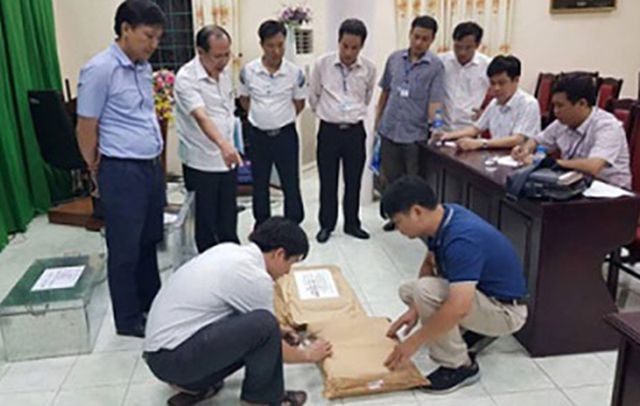 Tổ công tác kiểm tra bài thi ở Hà Giang (Ảnh: Công an tỉnh Hà Giang).