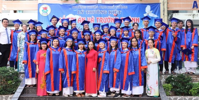 Lớp 12 A3 - THPT Lý Thường Kiệt, lớp của Nguyễn Thị Thùy Dương.