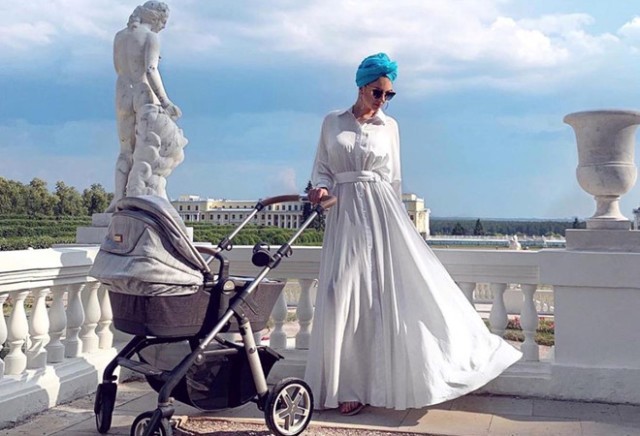 Hoa hậu Moscow khoe con trai đầu lòng với cựu vương Malaysia