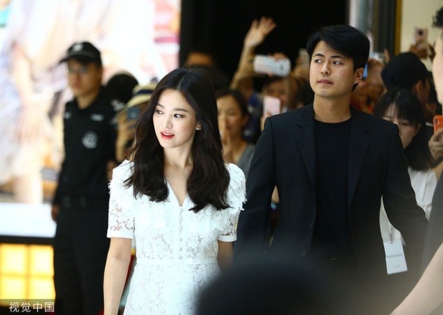 Song Hye Kyo gầy gò xuất hiện lần đầu sau ly hôn