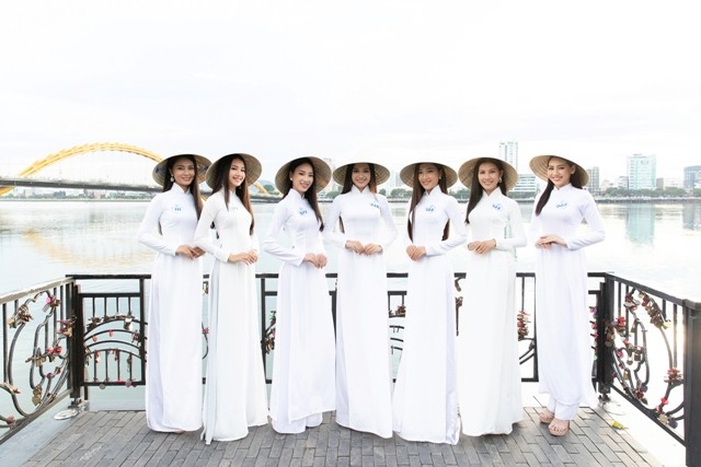 “Chất phát ngất” với bộ ảnh “Cùng nón lá, áo dài đi khắp biển trời Đà Nẵng” của dàn thí sinh Miss World Việt Nam