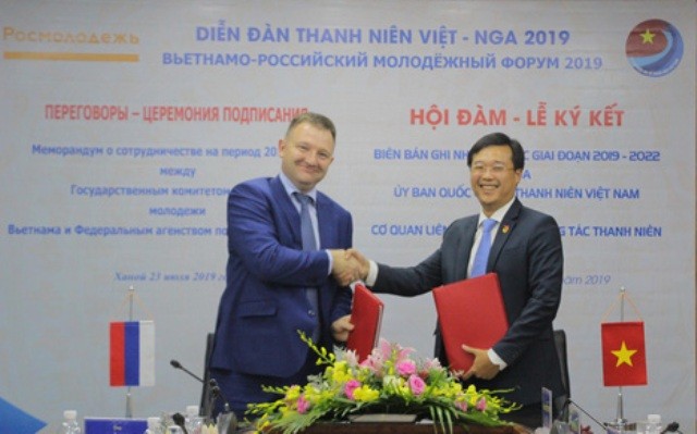Ký kết biên bản ghi nhớ hợp tác giai đoạn 2019 - 2022 giữa Ủy ban quốc gia về thanh niên Việt Nam và cơ quan Liên bang Nga về Công tác thanh niên. Ảnh:Ngọc Trang.
