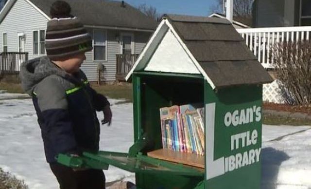 Cậu bé 5 tuổi tự lập thư viện duy nhất trong thị trấn