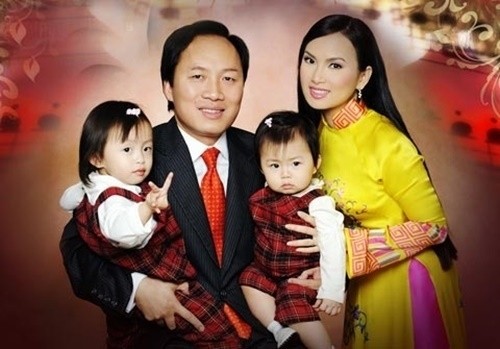 Gia đình hạnh phúc của ca sĩ Hà Phương. 