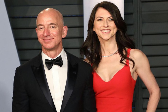 Ông chủ Amazon và vợ - bà MacKenzie chính thức ly hôn vào ngày 5/7 vừa qua.