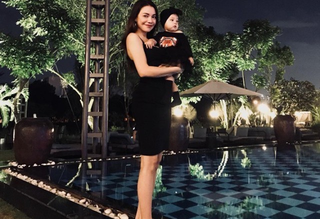 Cựu người mẫu Trà Ngọc Hằng đã chính thức khoe cận mặt cô con gái.