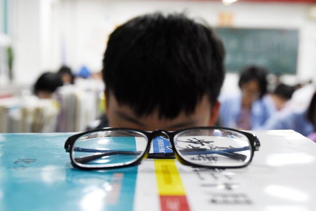 Học sinh Trung Quốc cảm thấy mệt mỏi, áp lực vì các khoá học hè.
