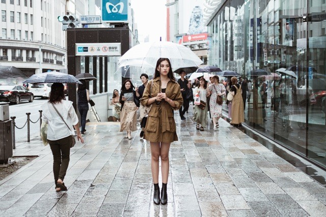 Hoa hậu Tiểu Vy với phong cách street style.