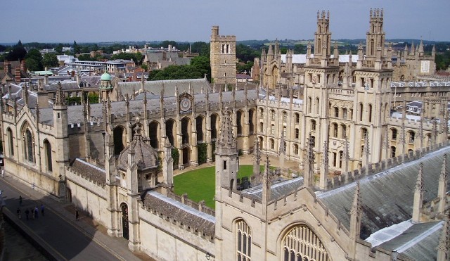 Đại học Oxford dẫn đầu bảng xếp hạng.