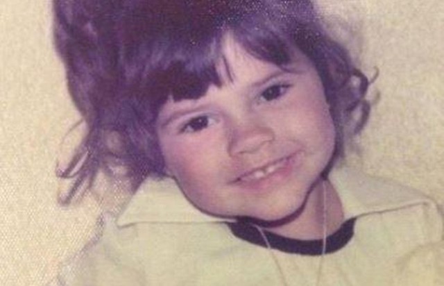 Hình ảnh khi còn nhỏ của Victoria Beckham.