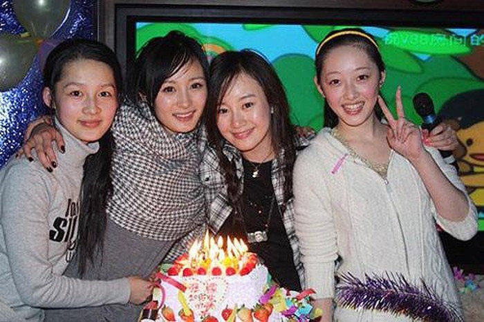 Sina đăng tải loạt ảnh trước khi nổi tiếng của Lý Thấm, Dương Mịch, Trương Mông, Tưởng Mộng Tiệp (từ trái sang phải).