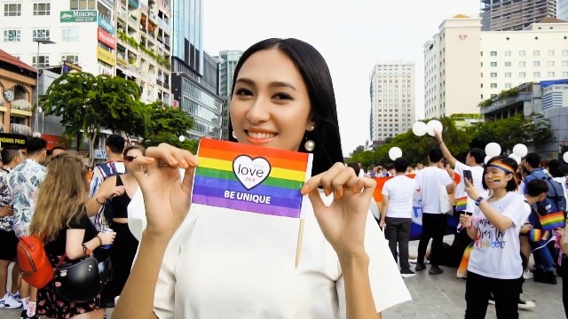 Người đẹp Thu Hiền mang hình ảnh cộng đồng LGBT đến cuộc thi Hoa hậu Châu Á Thái Bình Dương.