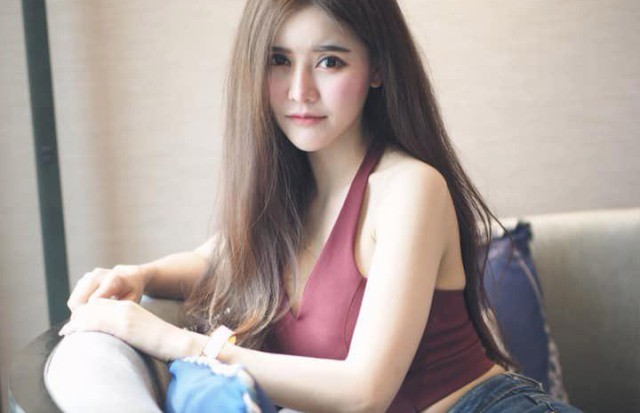 Blue Jirarat, cô gái nổi tiếng mạng xã hội Thái Lan đã có hành trình lột xác đẹp đến kinh ngạc.