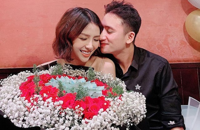 Phan Mạnh Quỳnh và bạn gái hạnh phúc kỷ niệm 4 năm yêu nhau.