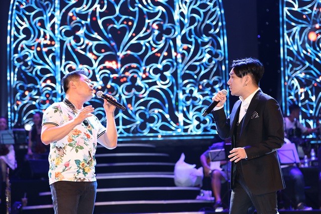 Quang Hà tập luyện cùng ca sĩ Bằng Kiều chuẩn bị cho liveshow.