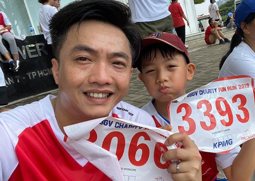 Cường Đô La tham gia chạy bộ cùng con trai.