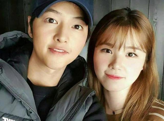 Nam diễn viên Song Joong Ki tươi tắn và mũm mĩm hơn sau hơn 3 tháng “đường ai nấy đi” với Song Hye Kyo.