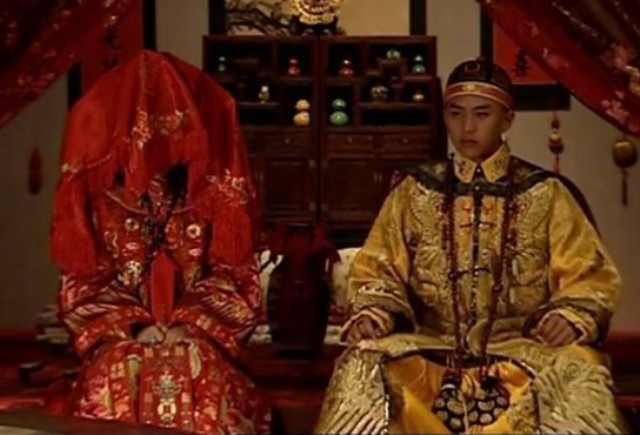 Đại hôn lễ xa hoa của hoàng đế Trung Quốc.