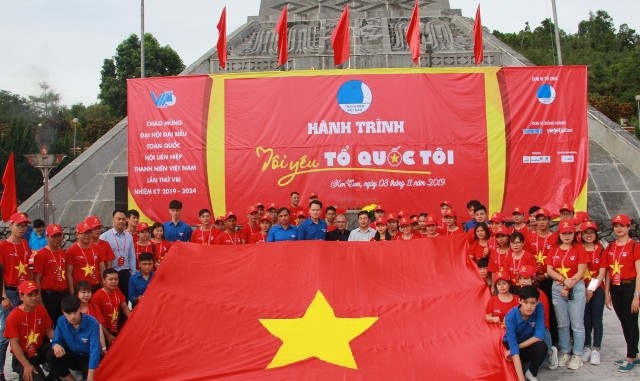 Đoàn Hành trình chào cờ, thăm quan tại Cột mốc Biên giới Việt Nam - Campuchia - Lào. 