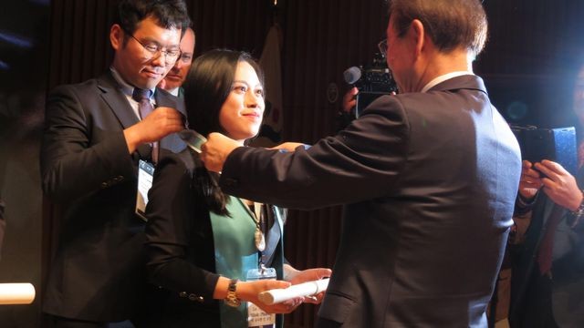 Minh Phương vinh hạnh với danh hiệu "Công dân danh dự Seoul".

