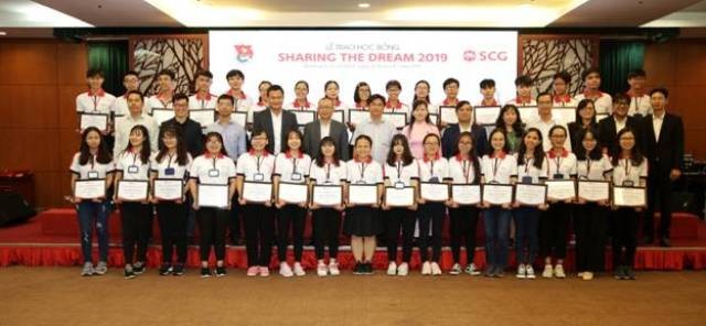 Nhiều bạn trẻ Việt Nam nhận học bổng SCG Sharing The Dream.